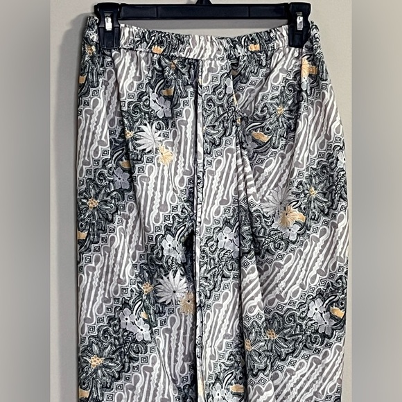 NWOT Cynthia Toung Gray flora skirt or sarong size medium - Picture 2 of 9